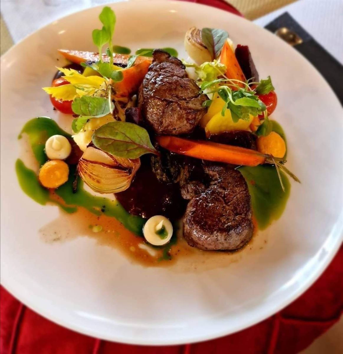 Beef medallions with glazed vegetables